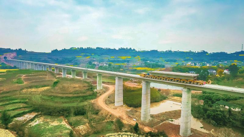 成自高铁自贡境内首座特大桥架梁完成「相关图片」