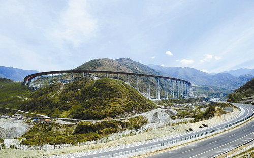 雅西高速甘海子特大桥全景