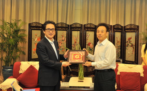 魏宏会见日本贸易振兴机构理事长石毛博行