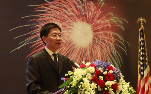 美国驻成都总领事馆举行国庆招待会