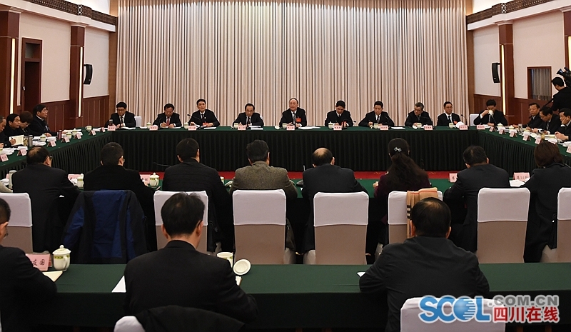 尹力听取政协委员小组对政府工作报告的意见建