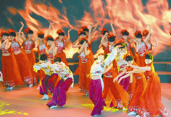 努力建设与西部经济发展高地 相适应的文化强