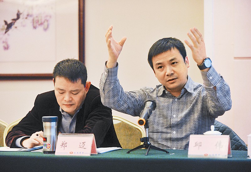 邱伟委员认为很多全民健身设施维护差,更新慢,呼吁政府加大公共体育