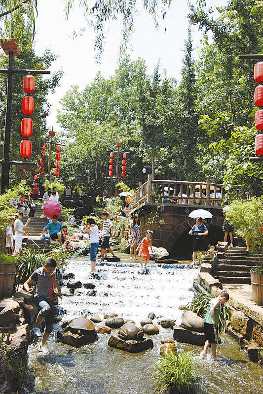 黄龙溪古镇已成热门旅游小镇.(资料图片)