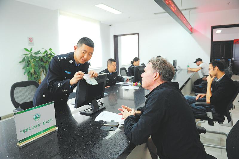 出入境新政的引智磁力