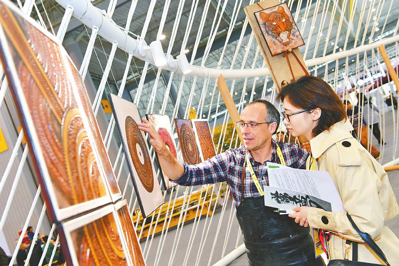 落下“两圈半”，会展成效咋“跑赢”规模？