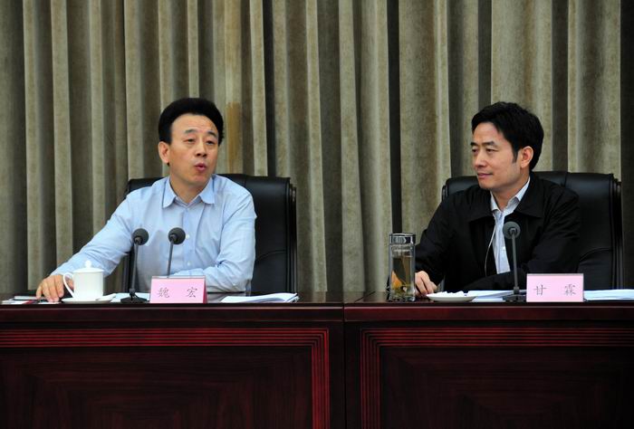 甘霖出席全省金融运行形势分析座谈会