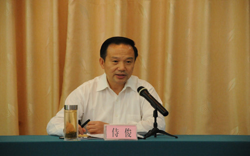 侍俊在阿坝州茂县主持召开阿坝州建州六十周年督导服务工作会