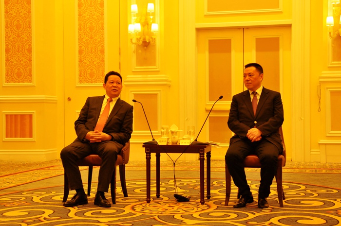 3月31日上午,副省长杨兴平会见了澳门特区政府经济财政司司长梁维特