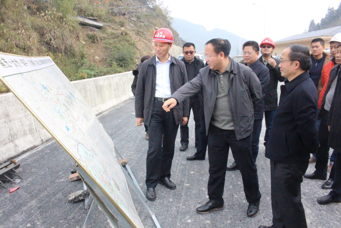 杨洪波调研南大梁高速公路华蓥山隧道建设