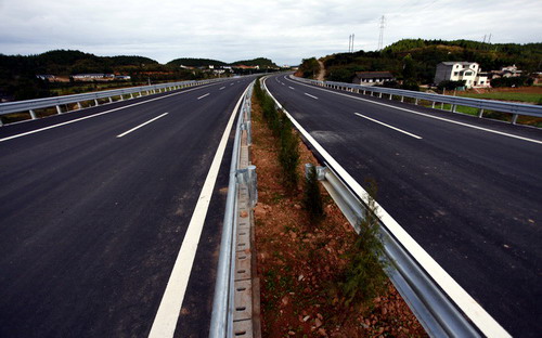 已建成通车的绵遂高速公路绵阳段