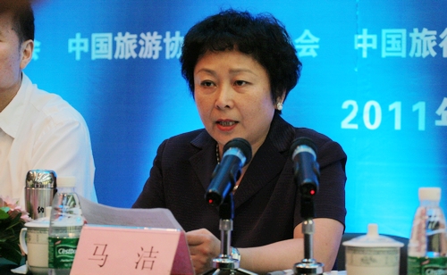 国家旅游局规划财务司副司长马洁在通气会上致辞