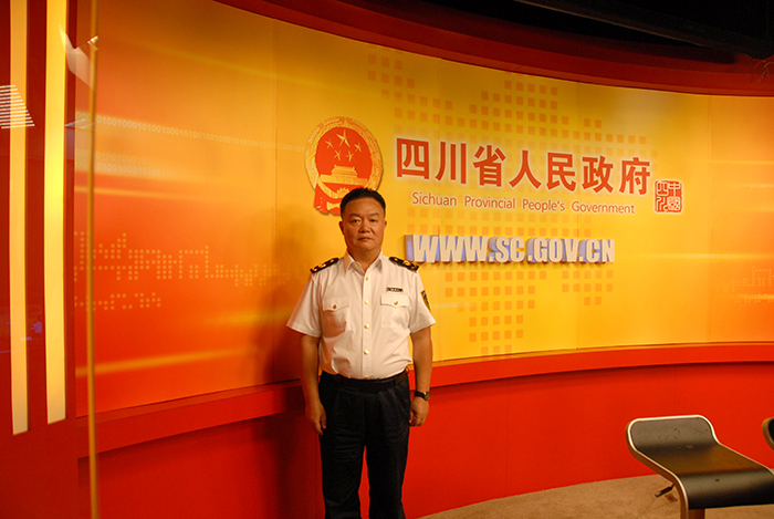 罗凉清参观省政府网站