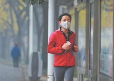 霾伏之下,隐形眼镜戴不得!