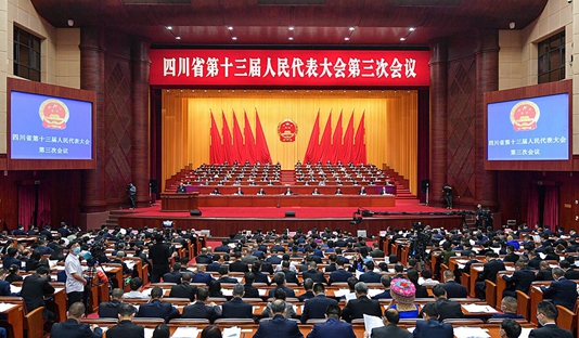 省十三届人大三次会议在成都开幕 彭清华主持开幕会并宣布开幕 尹力作政府工作报告 柯尊平邓小刚王强出席