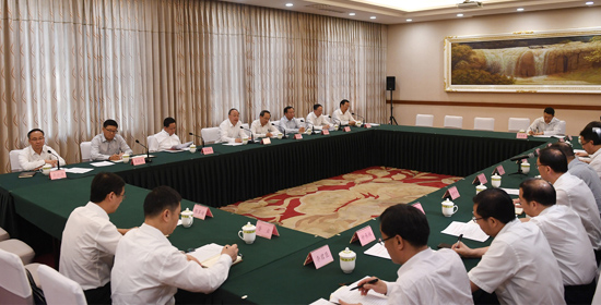 省政府党组召开（扩大）会议 学习贯彻“不忘初心、牢记使命”主题教育工作会议精神和省委十一届五次全会精神