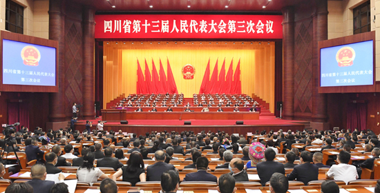省十三届人大三次会议举行第二次全体会议 <br>彭清华尹力邓小刚出席 <br>黄新初作省人大常委会工作报告
