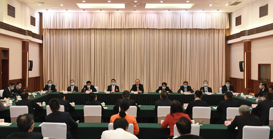 尹力听取政协委员小组对政府工作报告的意见建议 <br>坚定信心 团结一致 真抓实干 <br>夺取疫情防控和经济社会发展双胜利