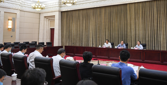 尹力主持召开专题会议研究部署政务信息化建设有关工作 <br>加快推动全省政务信息系统建设 <br>更好服务经济社会发展群众生活