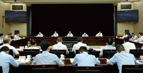 尹力主持召开省推动长江经济带发展领导小组会议 <br>强化问题导向动真碰硬抓好环境问题整改 <br>落实上游责任坚决筑牢长江上游生态屏障