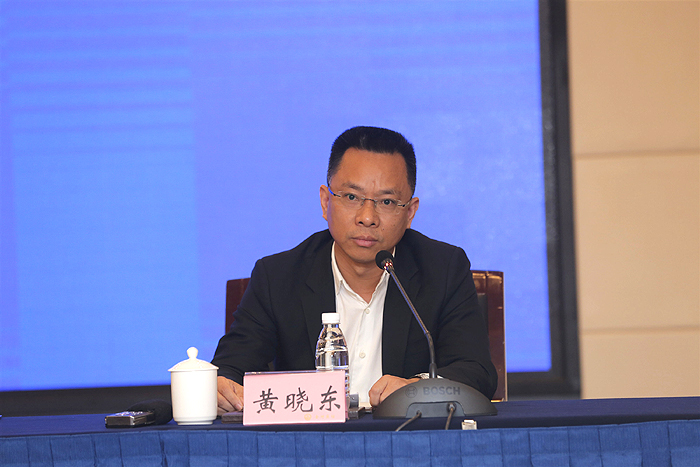 黄晓东:这个问题我来回答.就业是民生之本.