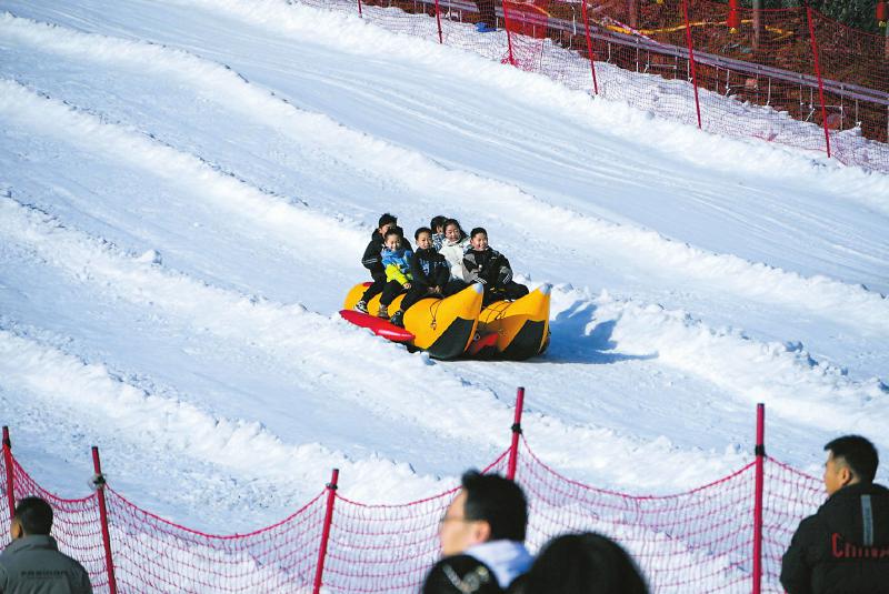 瑞雪“加温” 四川冰雪热