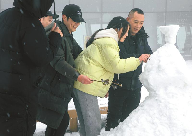 瑞雪“加温” 四川冰雪热