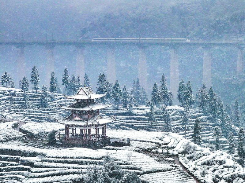 瑞雪“加温” 四川冰雪热