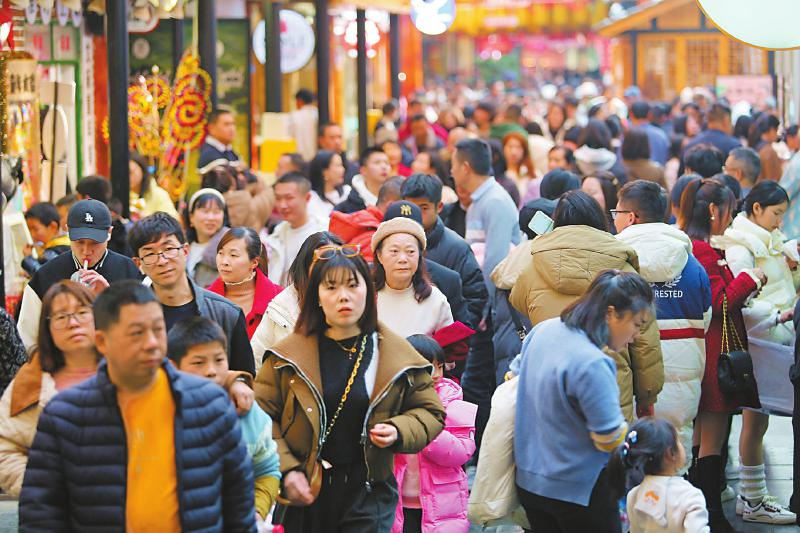 最长春节假期 点亮消费“新年红”