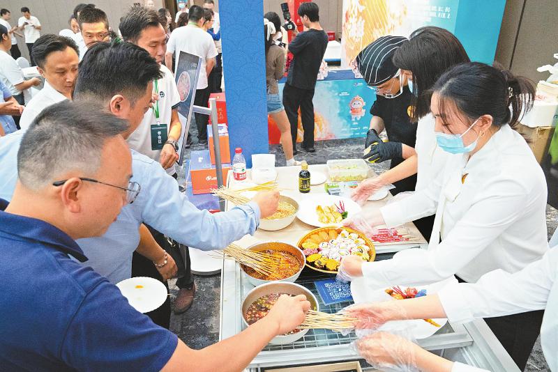 超10亿元 进口三文鱼订单落地
打造更好三文鱼产业生态 叩开四川挪威深度捆绑合作新大门「相关图片」