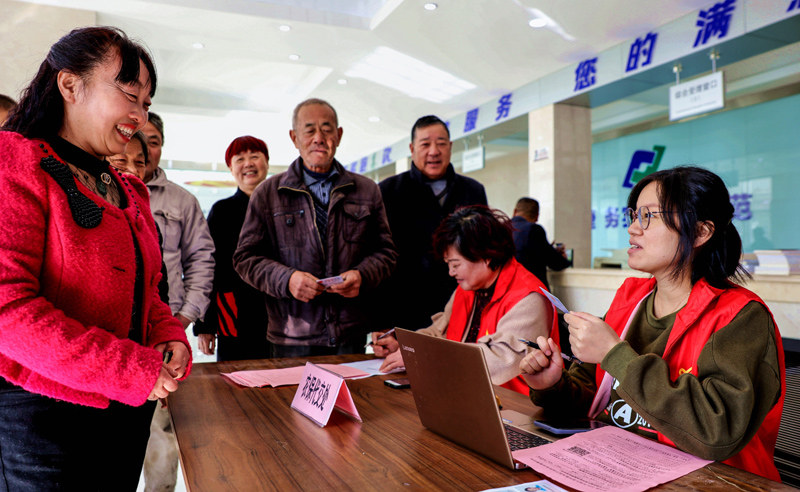 减负增效重实干 担当尽责开新篇
——党的十九大以来以习近平同志为核心的党中央整治形式主义为基层减负综述「相关图片」