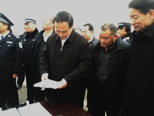 北收费站治超工作交通运输厅副厅长白理成一行视察都汶高速永久治超点