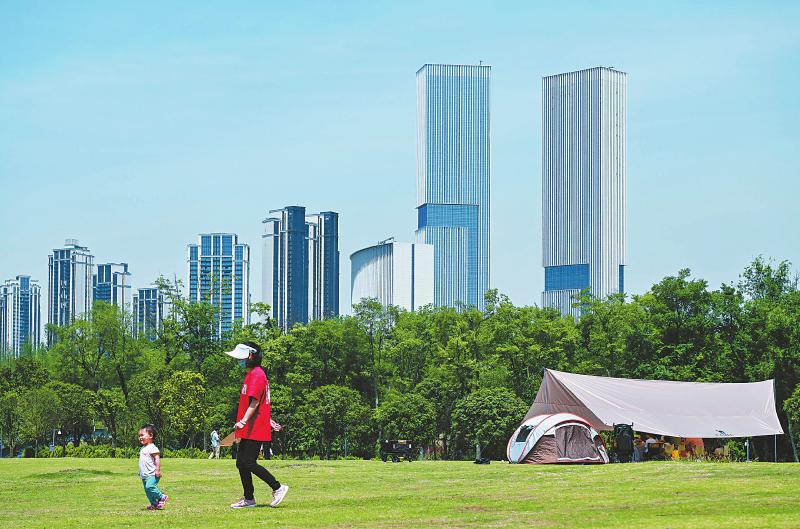 公园城市里露营 假日旅游新顶流「相关图片」