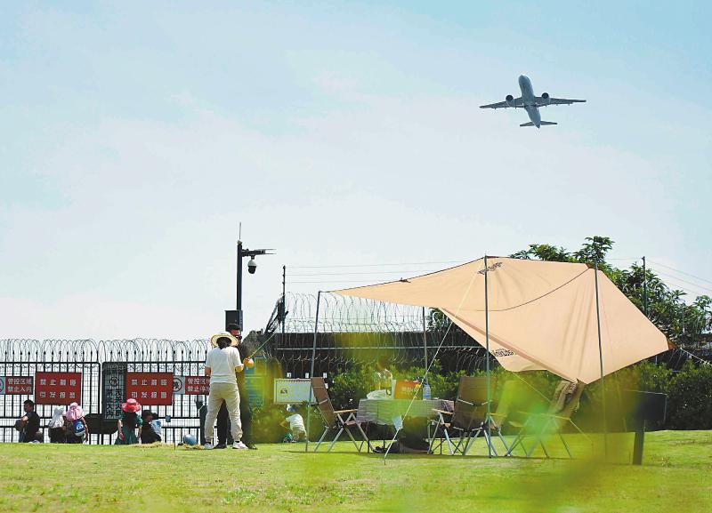 公园城市里露营 假日旅游新顶流「相关图片」