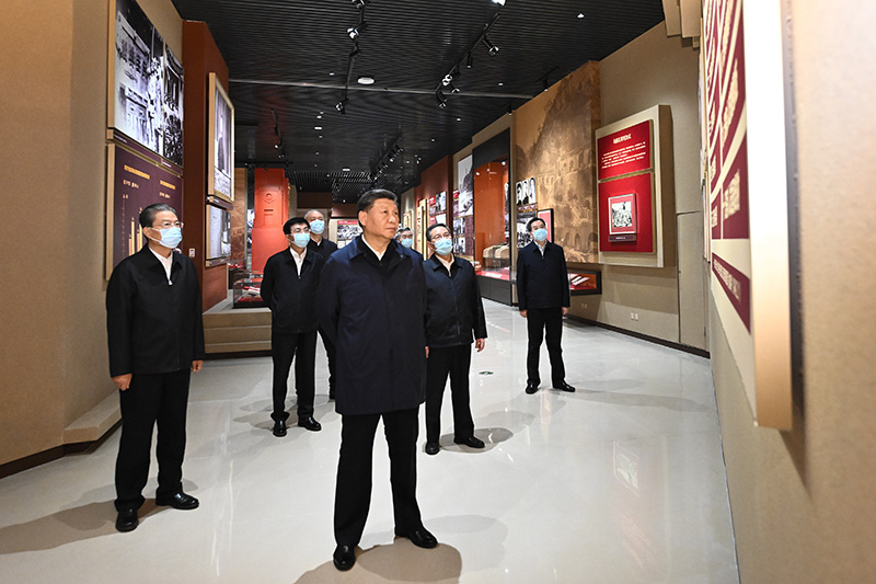 习近平在瞻仰延安革命纪念地时强调
弘扬伟大建党精神和延安精神
为实现党的二十大提出的目标任务而团结奋斗「相关图片」