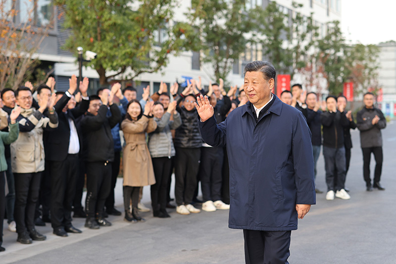 习近平在上海考察时强调 聚焦建设“五个中心”重要使命 加快建成社会主义现代化国际大都市 返京途中在江苏盐城考察 蔡奇陪同考察「相关图片」