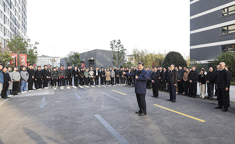 习近平在上海考察时强调 聚焦建设“五个中心”重要使命 加快建成社会主义现代化国际大都市 返京途中在江苏盐城考察 蔡奇陪同考察「相关图片」