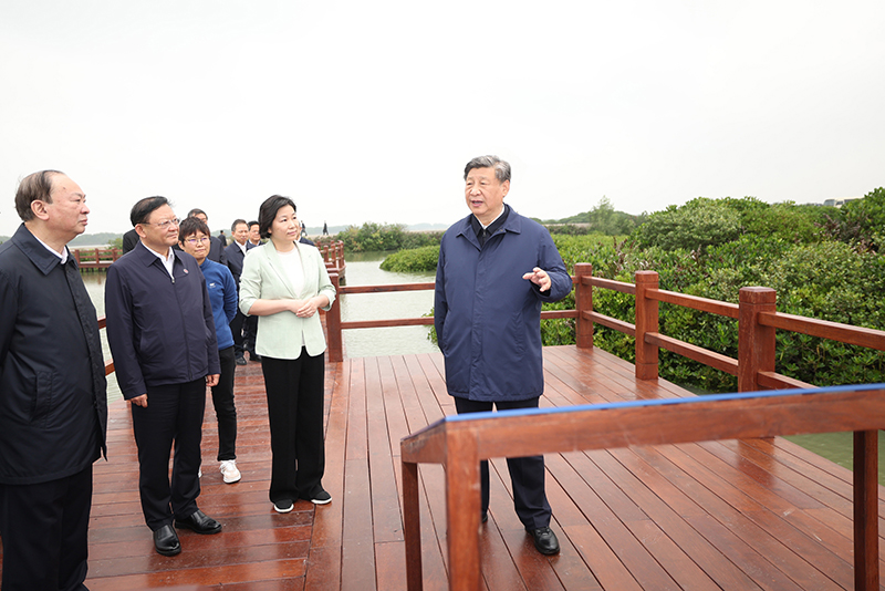 习近平在广东考察时强调
坚定不移全面深化改革扩大高水平对外开放
在推进中国式现代化建设中走在前列
蔡奇陪同考察「相关图片」