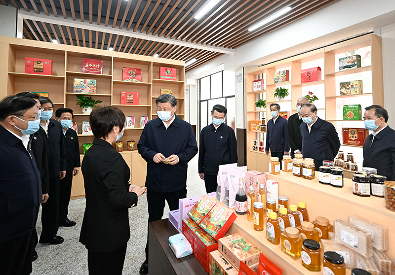 习近平在广东考察时强调
坚定不移全面深化改革扩大高水平对外开放
在推进中国式现代化建设中走在前列
蔡奇陪同考察「相关图片」