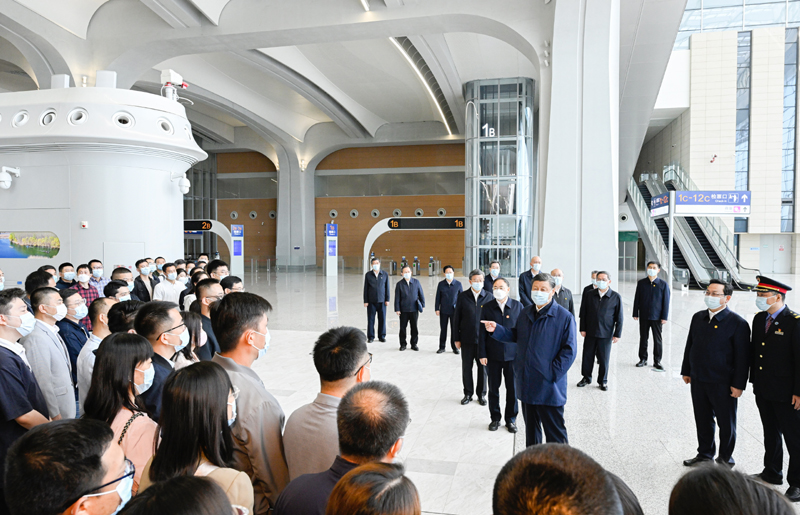 习近平在河北雄安新区考察并主持召开高标准高质量推进雄安新区建设座谈会时强调
坚定信心保持定力
稳扎稳打善作善成
推动雄安新区建设不断取得新进展
李强蔡奇丁薛祥陪同考察并出席座谈会「相关图片」