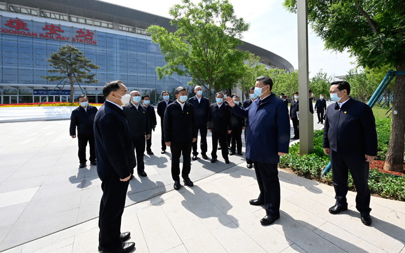 习近平在河北雄安新区考察并主持召开高标准高质量推进雄安新区建设座谈会时强调
坚定信心保持定力
稳扎稳打善作善成
推动雄安新区建设不断取得新进展
李强蔡奇丁薛祥陪同考察并出席座谈会「相关图片」