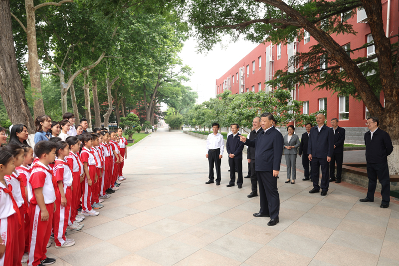 习近平在北京育英学校考察时强调
争当德智体美劳全面发展的新时代好儿童
向全国广大少年儿童祝贺“六一”国际儿童节快乐
蔡奇丁薛祥陪同考察「相关图片」