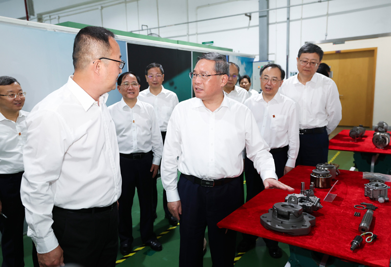 李强在上海市调研自贸试验区建设时强调
大力实施自贸试验区提升战略
积极开展高水平对外开放新探索「相关图片」