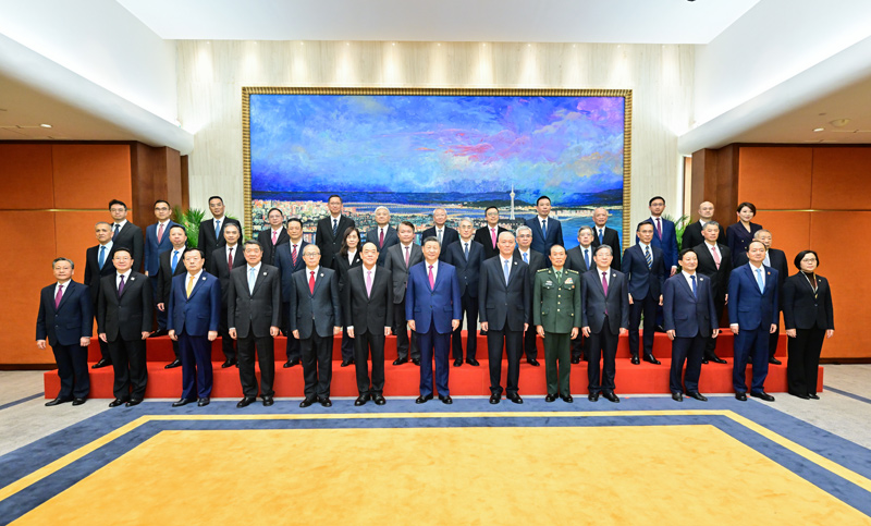 習(xí)近平會(huì)見澳門特別行政區(qū)行政、立法、司法機(jī)構(gòu)負(fù)責(zé)人「相關(guān)圖片」