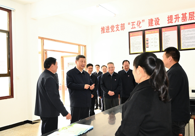 习近平在湖南考察时强调
坚持改革创新求真务实
奋力谱写中国式现代化湖南篇章
蔡奇陪同考察「相关图片」