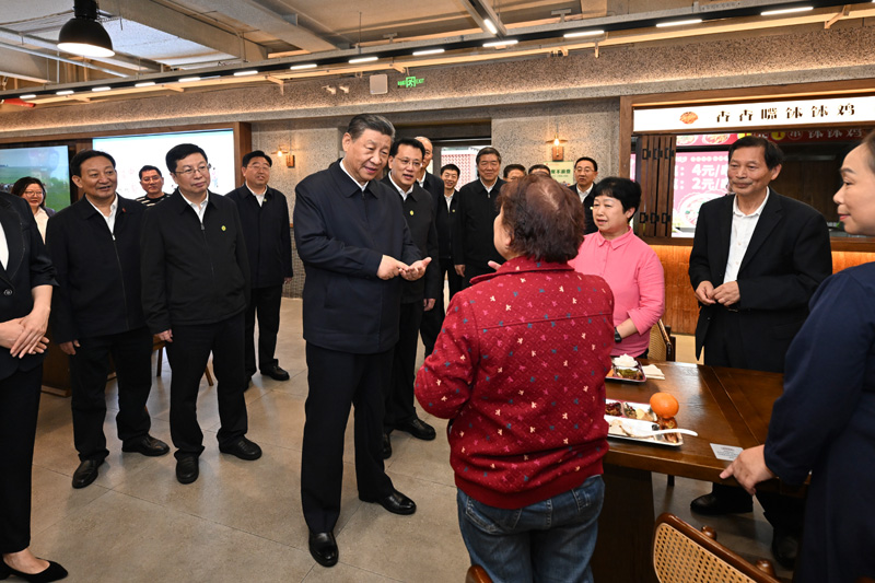 习近平在重庆考察时强调
进一步全面深化改革开放
不断谱写中国式现代化重庆篇章
蔡奇陪同考察「相关图片」