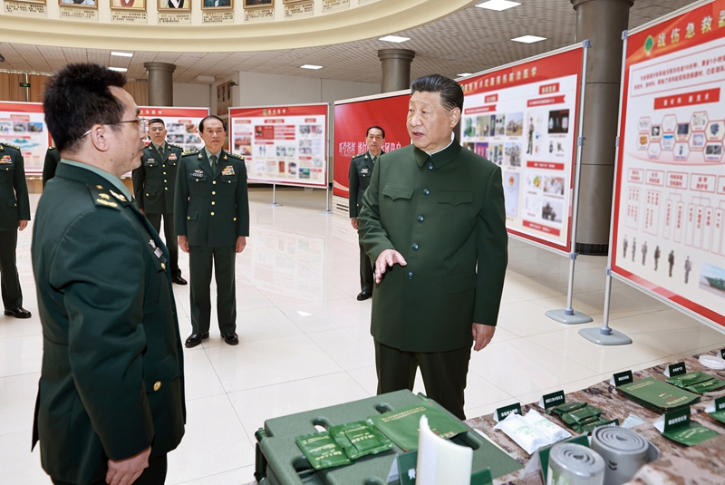 習近平在視察陸軍軍醫(yī)大學時強調(diào)
面向戰(zhàn)場面向部隊面向未來
努力建設(shè)世界一流軍醫(yī)大學「相關(guān)圖片」