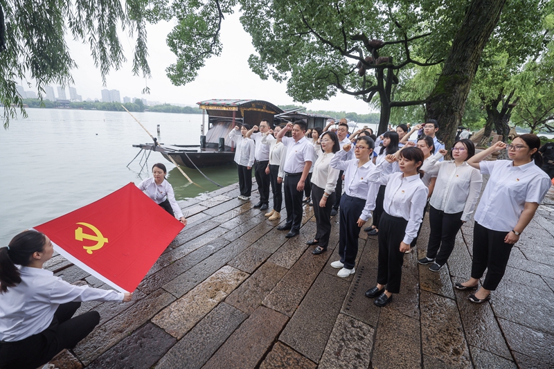 确保党始终成为时代先锋、民族脊梁——写在中国共产党成立103周年之际「相关图片」