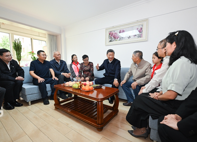 习近平在甘肃考察时强调
深化改革勇于创新苦干实干富民兴陇
奋力谱写中国式现代化甘肃篇章
途中在陕西宝鸡考察
蔡奇陪同考察「相关图片」