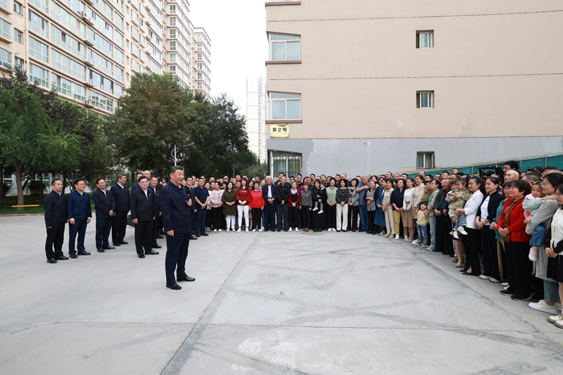 习近平在甘肃考察时强调
深化改革勇于创新苦干实干富民兴陇
奋力谱写中国式现代化甘肃篇章
途中在陕西宝鸡考察
蔡奇陪同考察「相关图片」